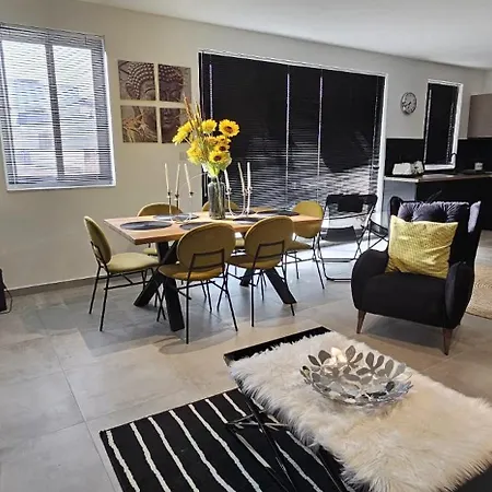 شقة Paceville Retreat With Balcony