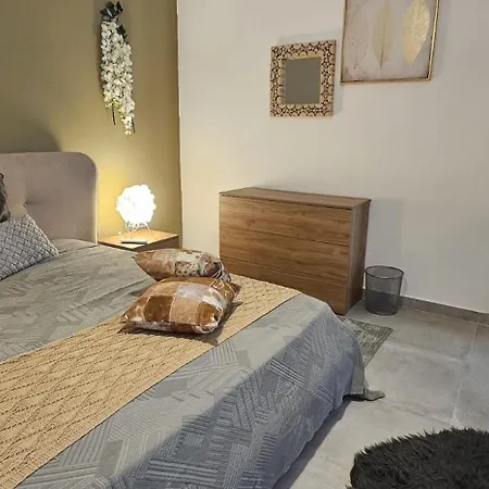 شقة Paceville Retreat With Balcony *