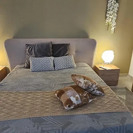 Paceville Retreat With Balcony Is-Swieqi