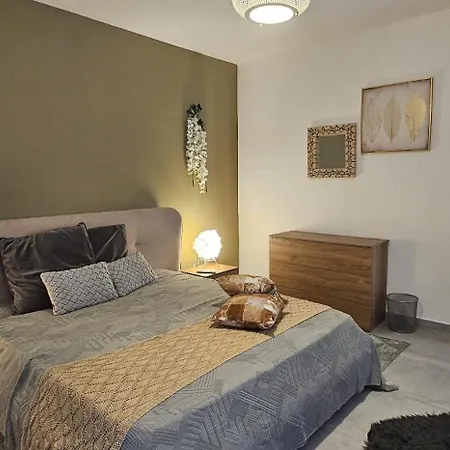 Paceville Retreat With Balcony Is-Swieqi